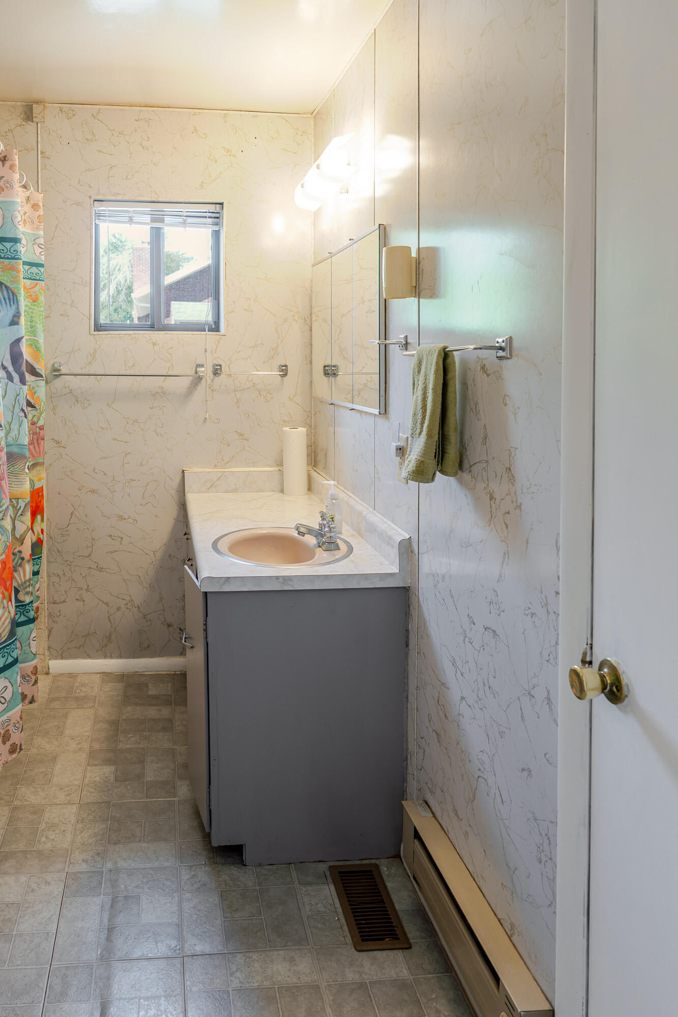 81 N 200 W, Tropic, photo 19 of 43