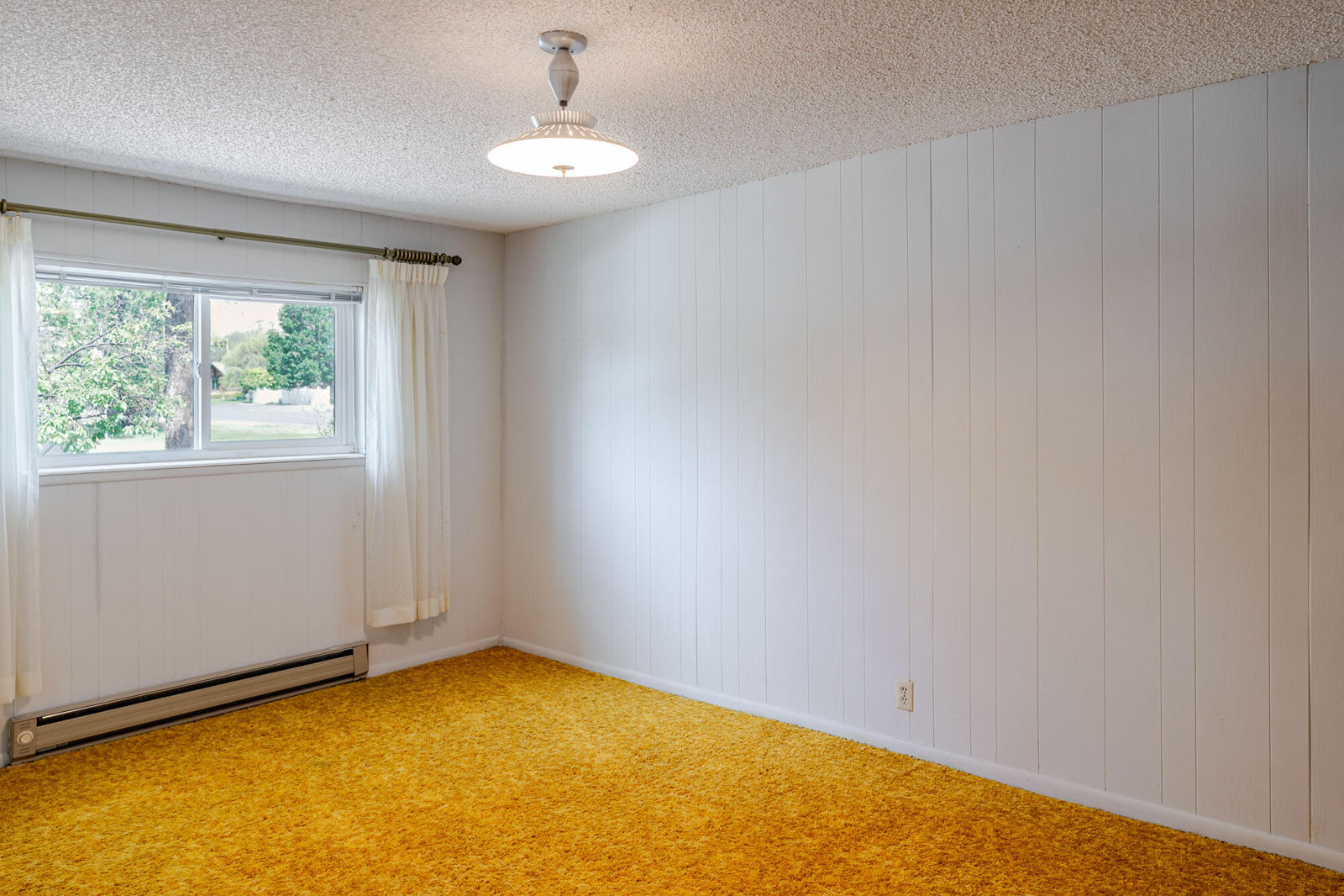 81 N 200 W, Tropic, photo 25 of 43