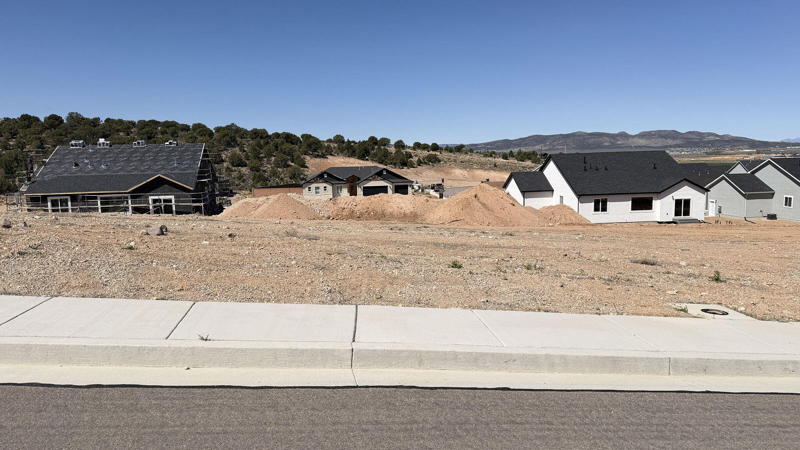 624 S Renze Adams ST, Cedar City, photo 5 of 5