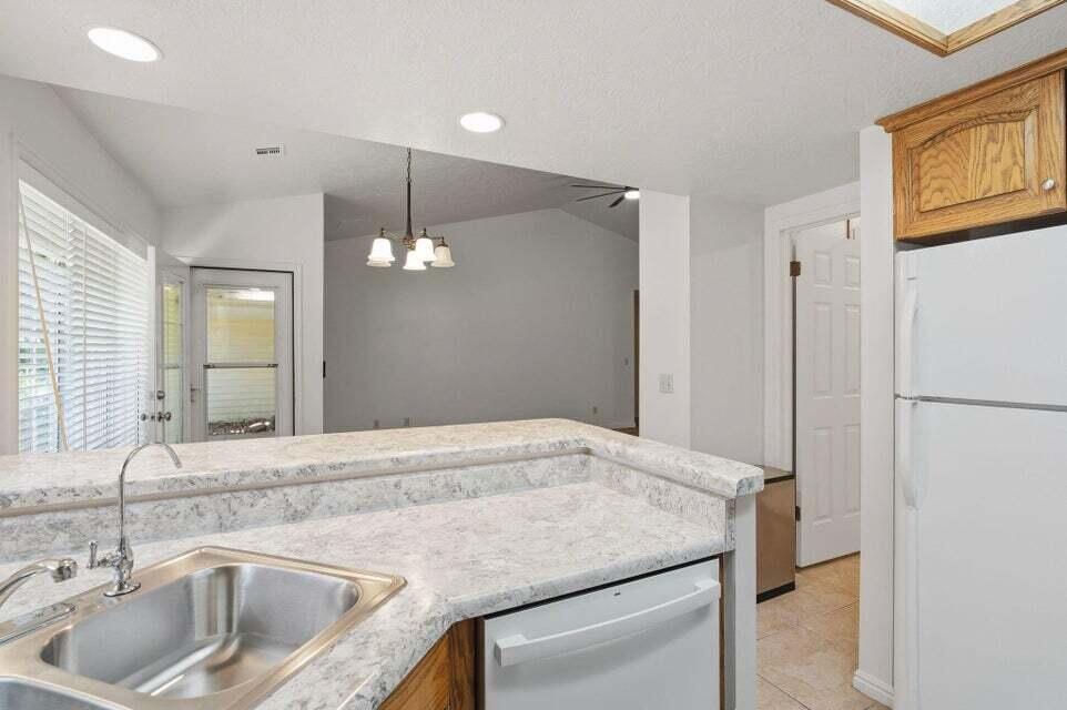 845 N Valley View DR, 401, St George, photo 14 of 37