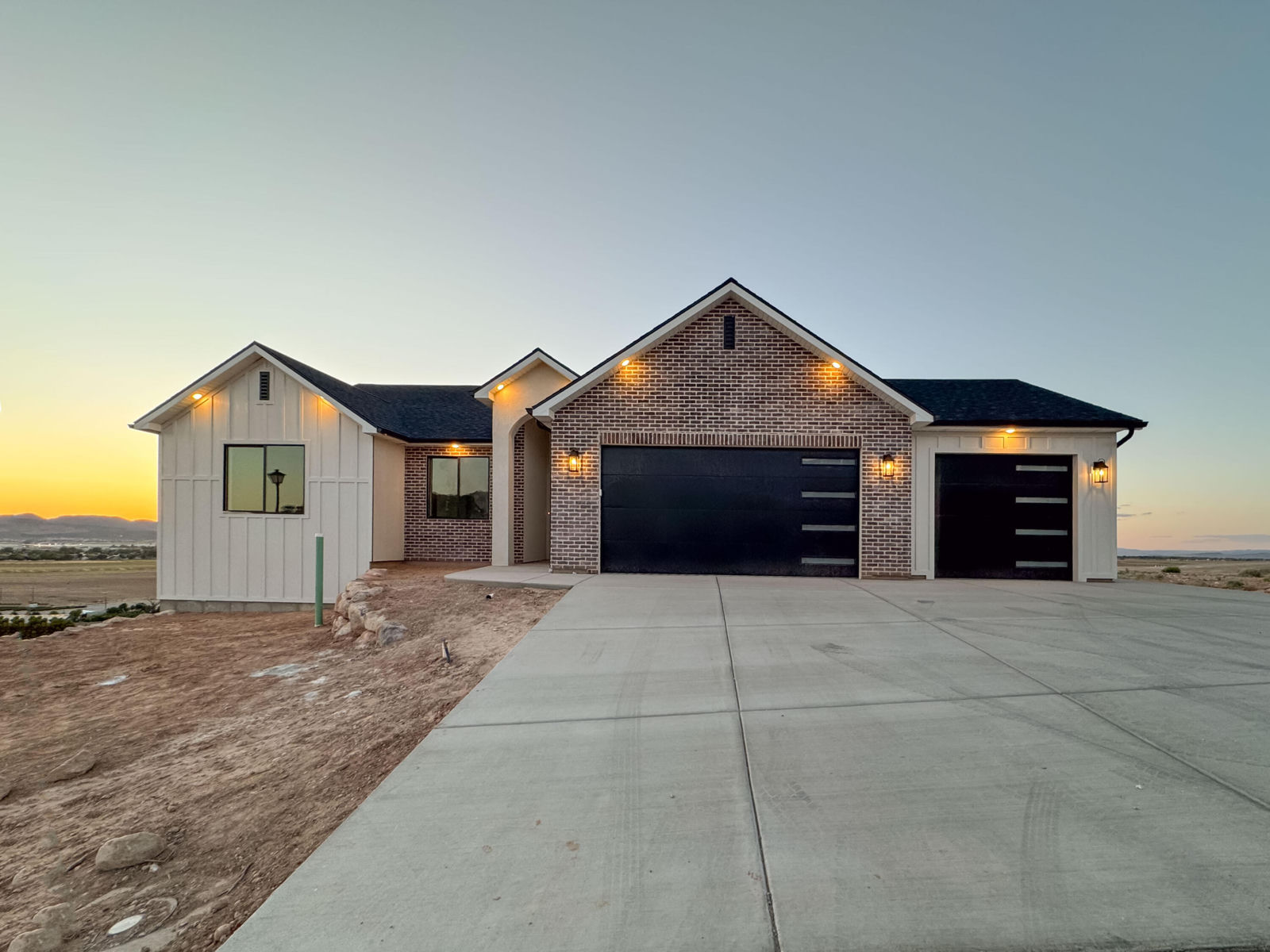 3256 W Kingsbury DR, Cedar City, photo 2 of 26