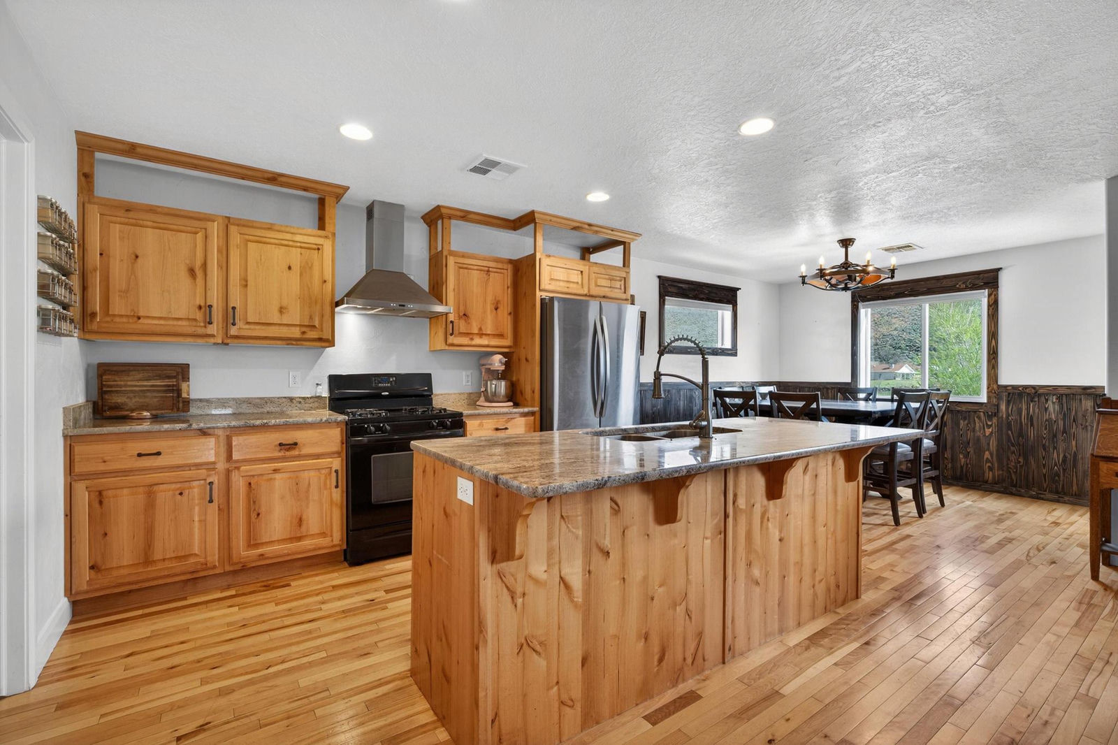 735 S Peachtree DR, Toquerville, photo 6 of 77