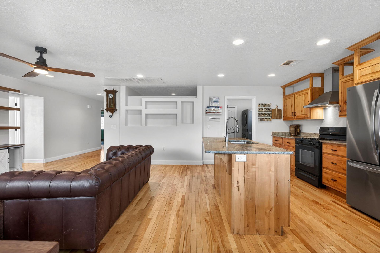 735 S Peachtree DR, Toquerville, photo 10 of 77