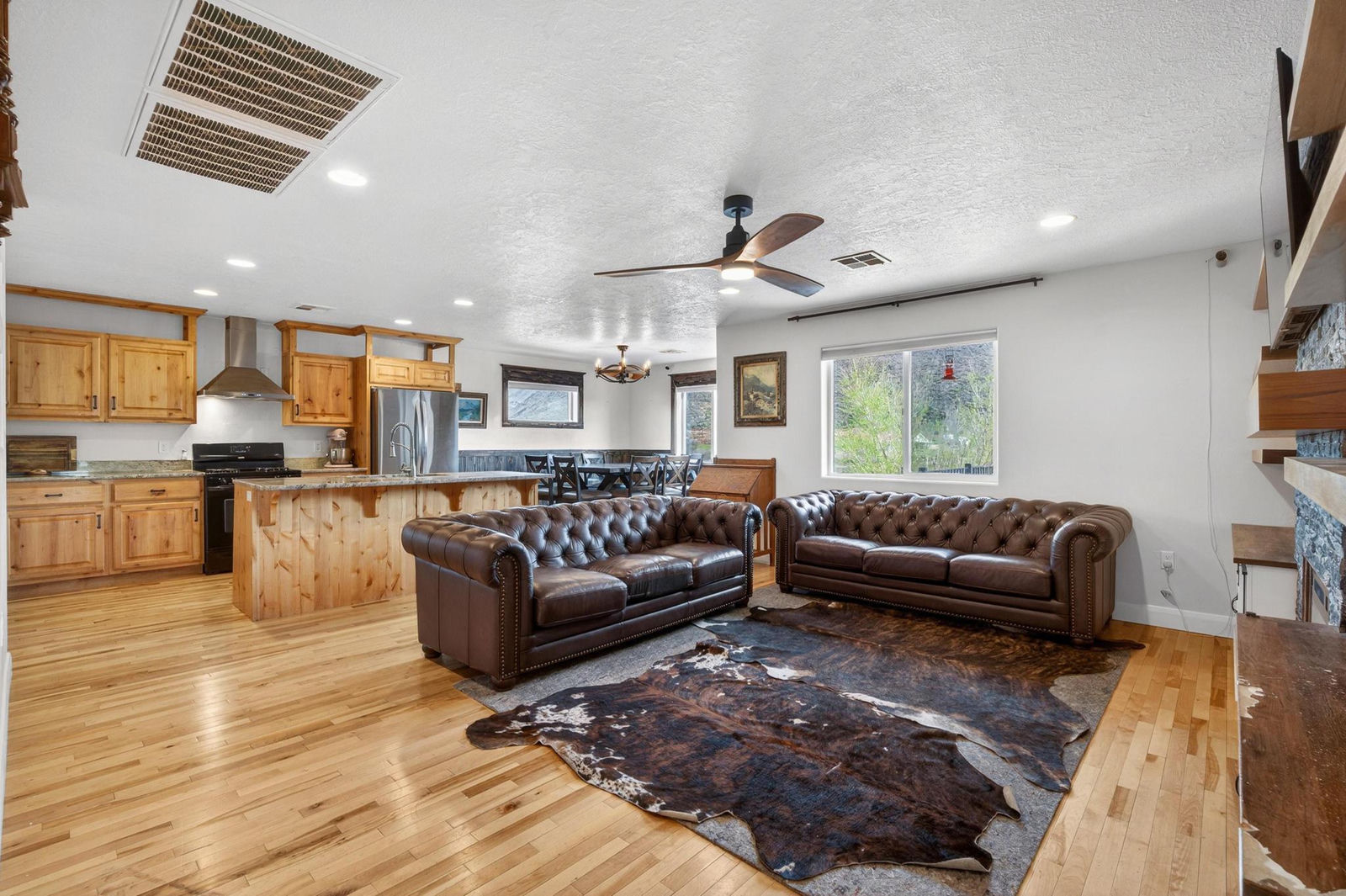 735 S Peachtree DR, Toquerville, photo 13 of 77