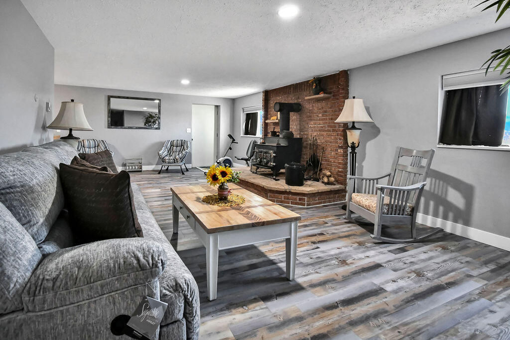 230 N 300 E, Bicknell, photo 25 of 45