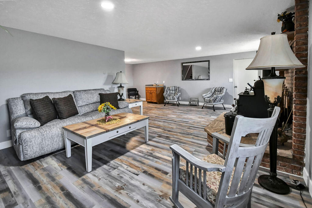 230 N 300 E, Bicknell, photo 22 of 45