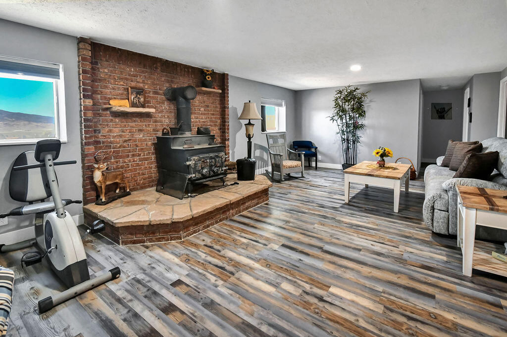 230 N 300 E, Bicknell, photo 23 of 45