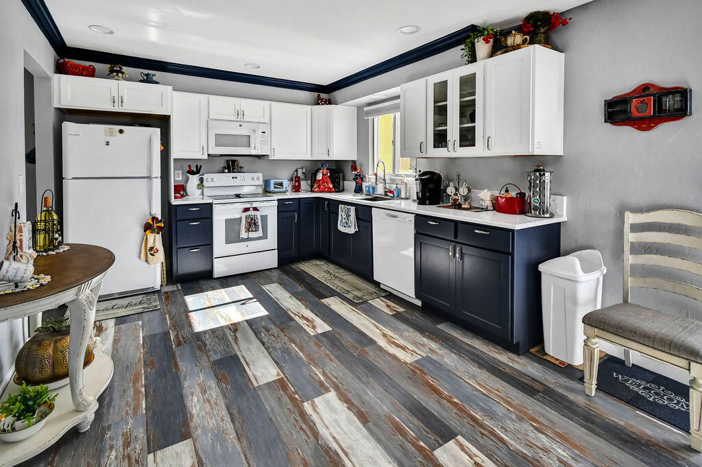 230 N 300 E, Bicknell, photo 10 of 45