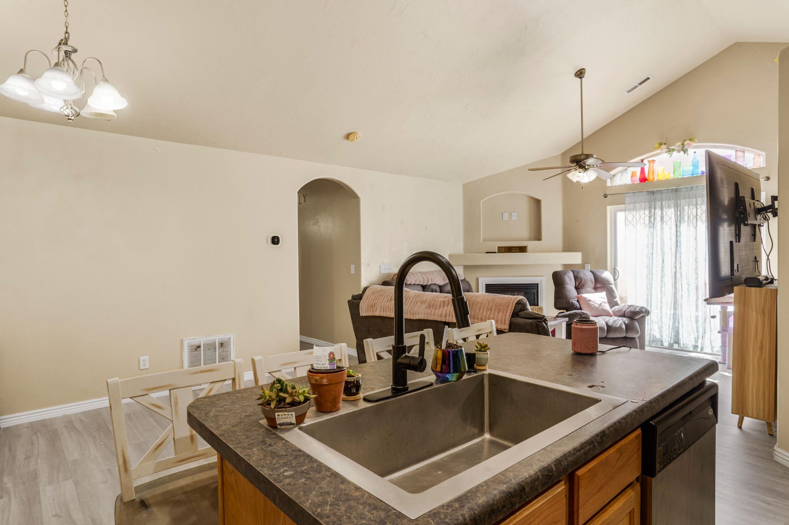 492 W 2100 N, Cedar City, photo 5 of 20