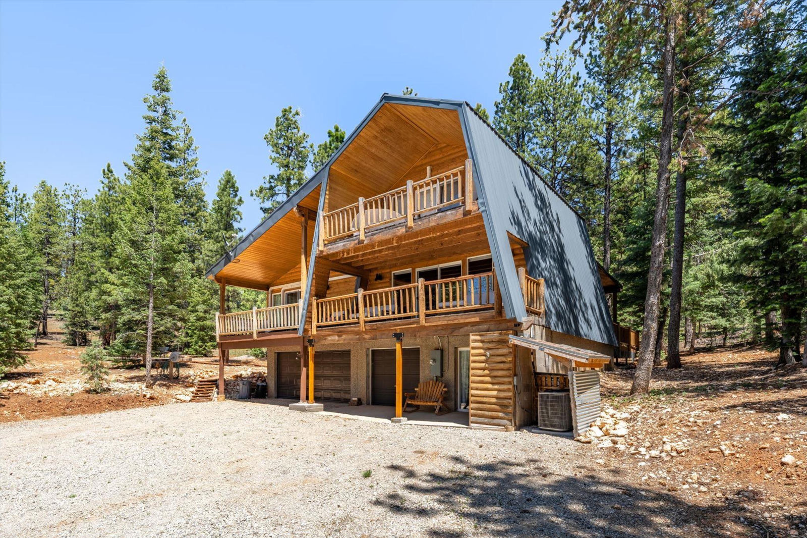 570 N Skyline CIR, Duck Creek Village, photo 2 of 82