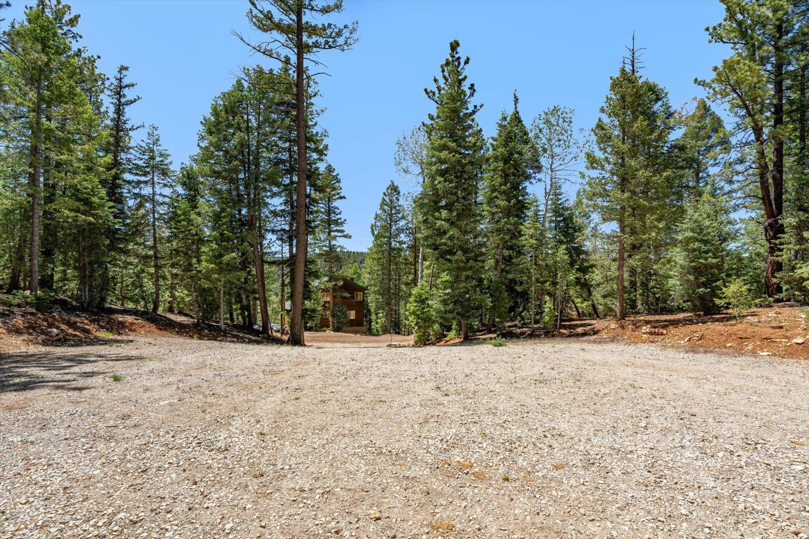 570 N Skyline CIR, Duck Creek Village, photo 4 of 82