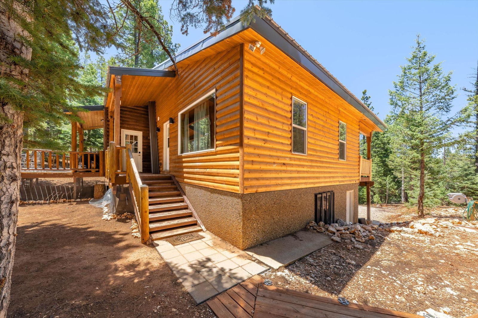 570 N Skyline CIR, Duck Creek Village, photo 11 of 82