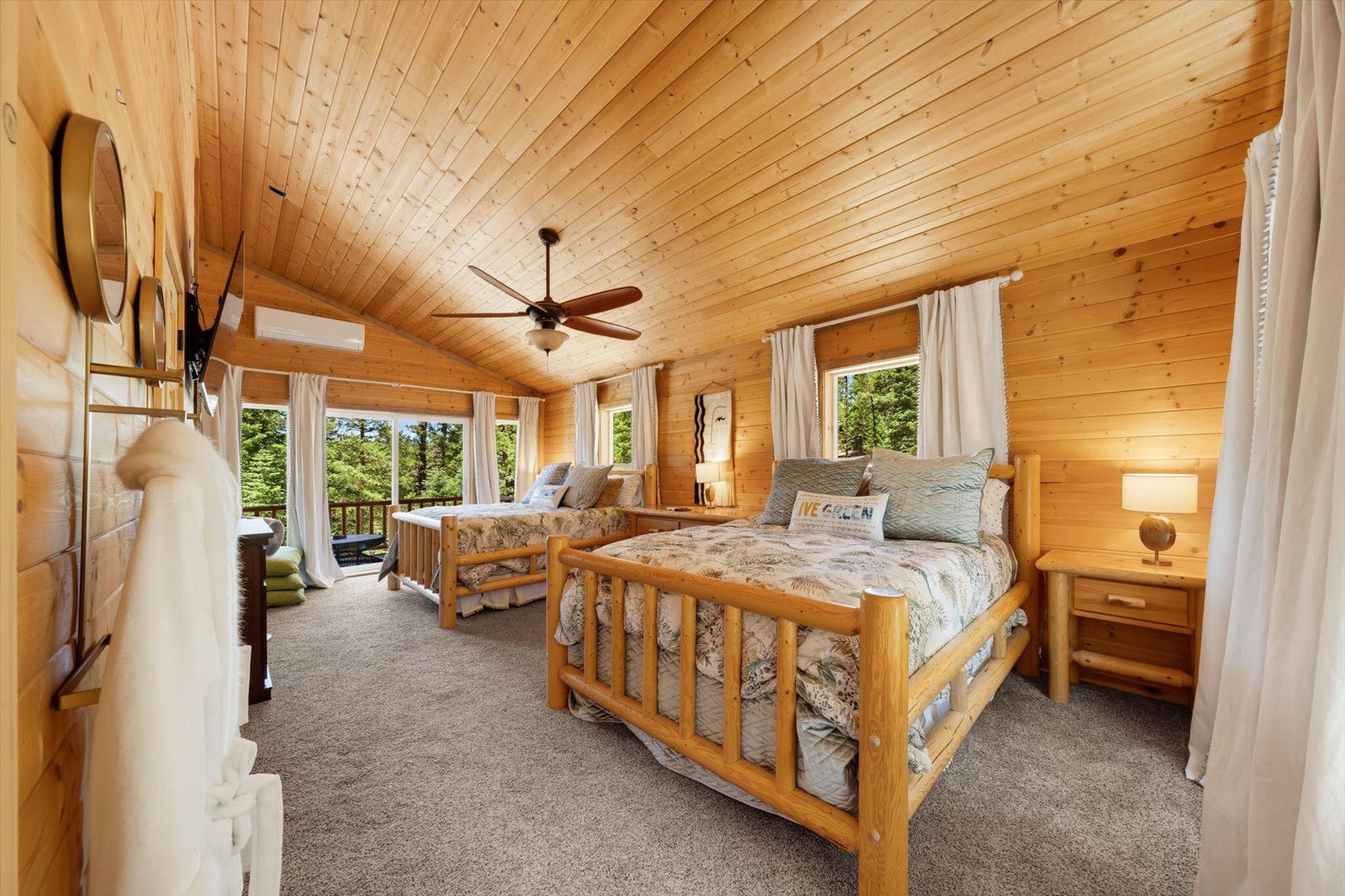 570 N Skyline CIR, Duck Creek Village, photo 13 of 82