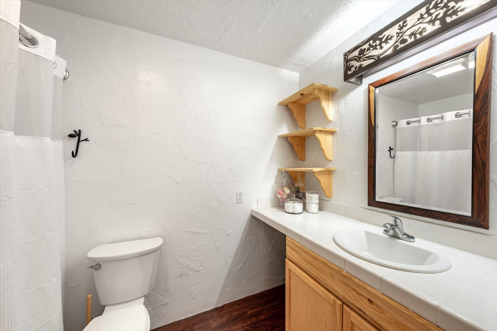 570 N Skyline CIR, Duck Creek Village, photo 15 of 82
