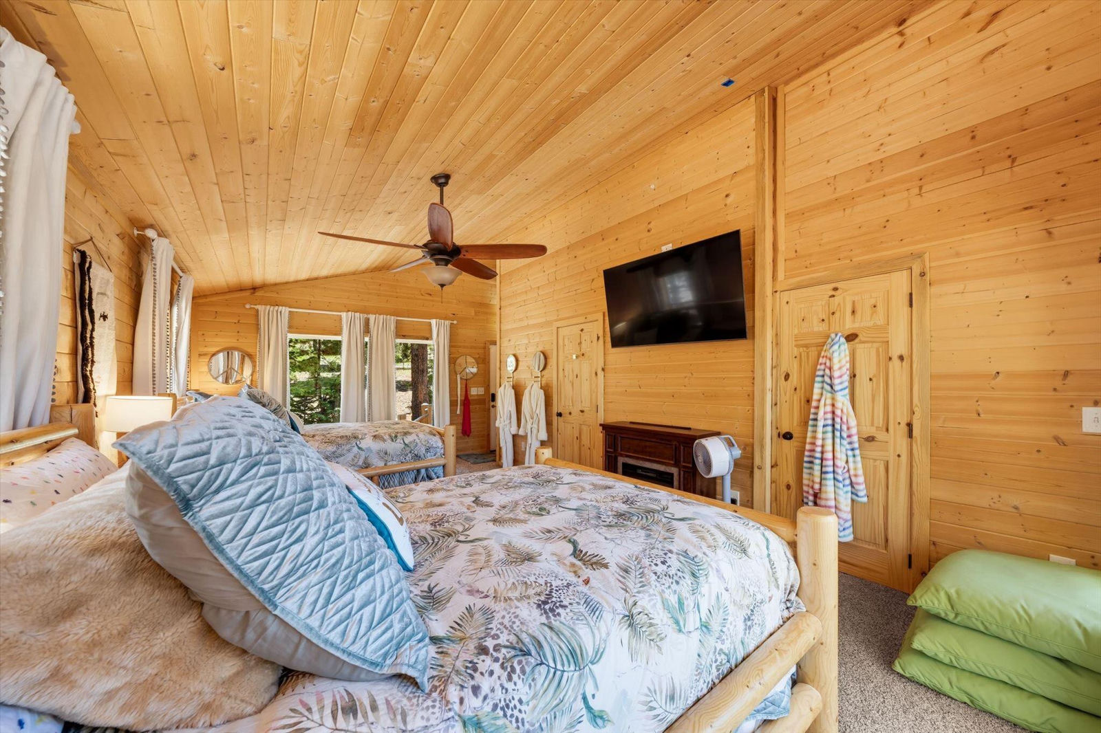 570 N Skyline CIR, Duck Creek Village, photo 17 of 82