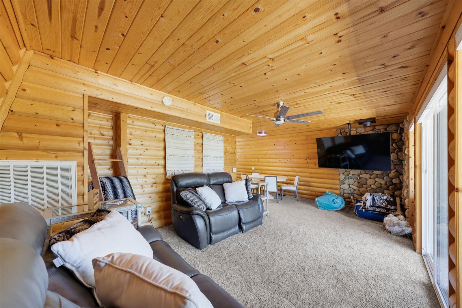 570 N Skyline CIR, Duck Creek Village, photo 34 of 82