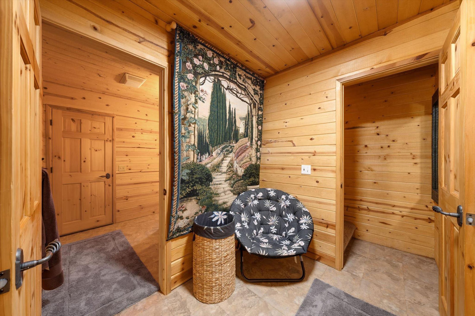 570 N Skyline CIR, Duck Creek Village, photo 51 of 82