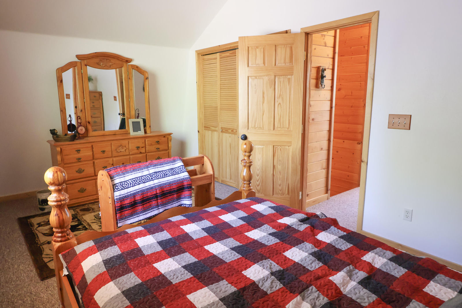 865 N Pine Knoll Loop, Duck Creek Village, photo 15 of 53