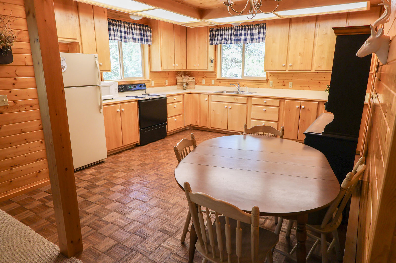 3350 E Hilton Trail, Duck Creek Village, photo 14 of 26