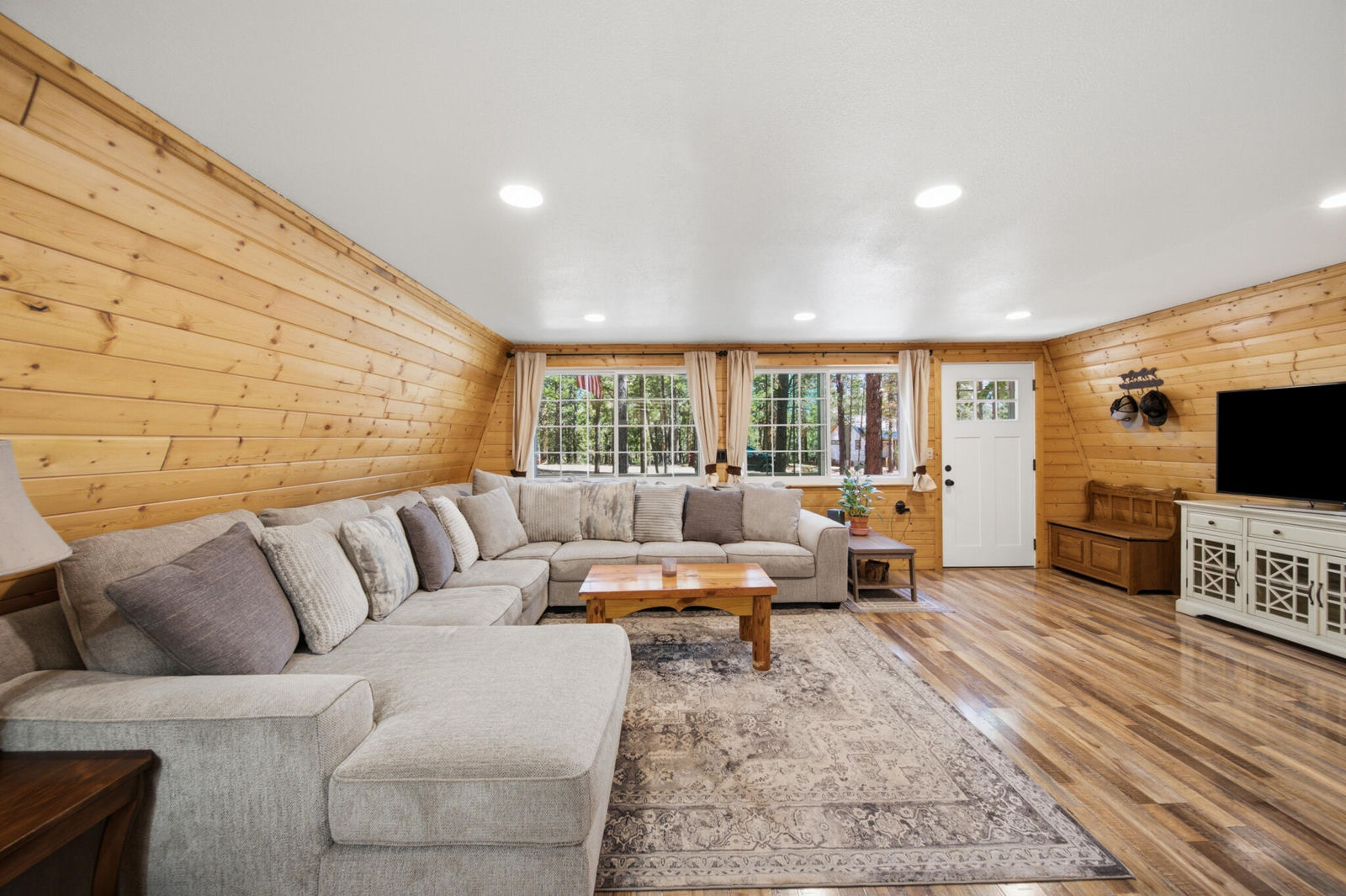 3320 E Rock Chuck RD, Duck Creek Village, photo 6 of 37