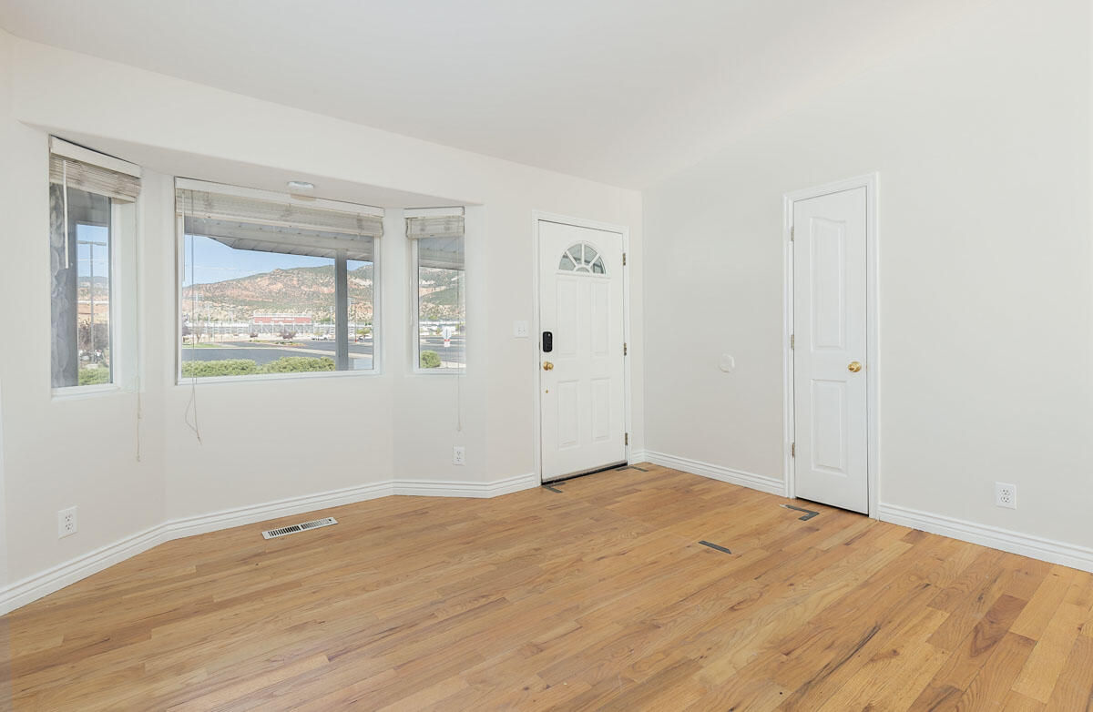 722 S 860 W, Cedar City, photo 7 of 33
