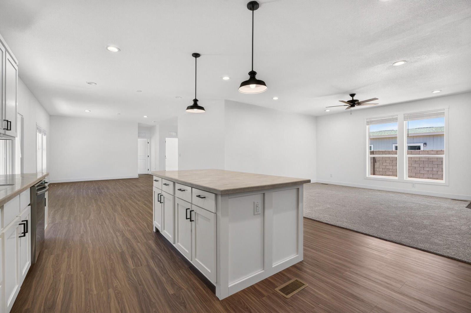 476 E Jessop Ave, Hildale, photo 10 of 48