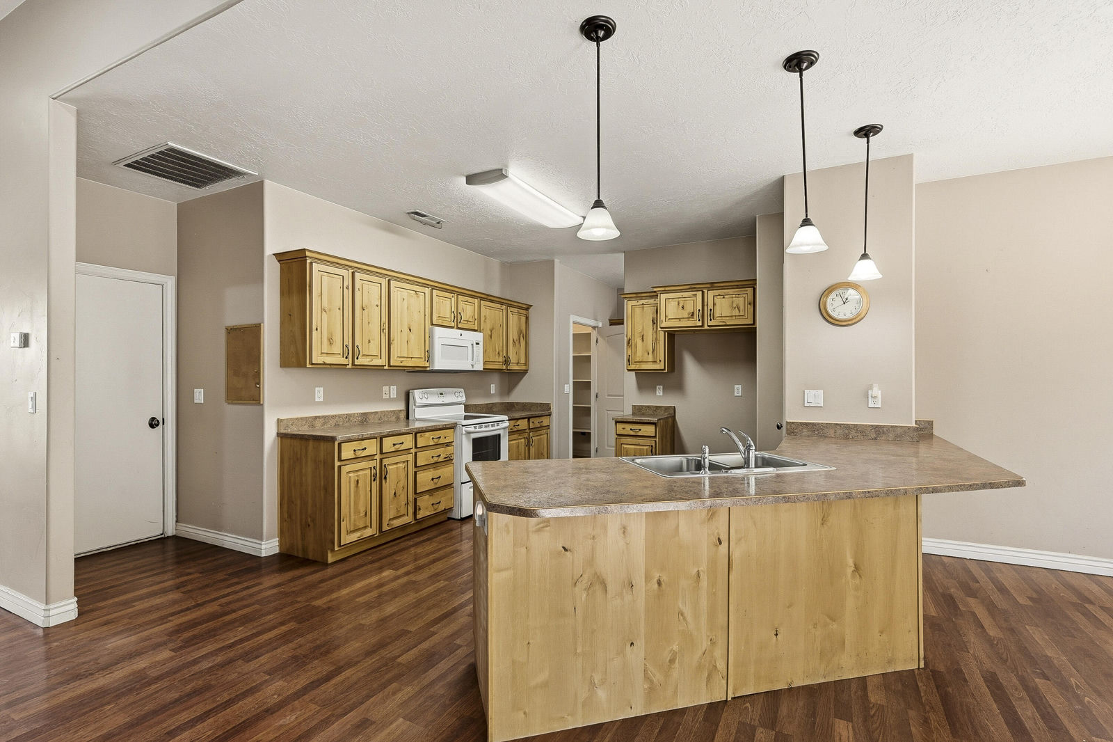 180 S 2875 W, Cedar City, photo 9 of 43