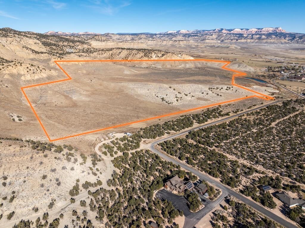 1040 W Under The Rim RD, Tropic, photo 5 of 18