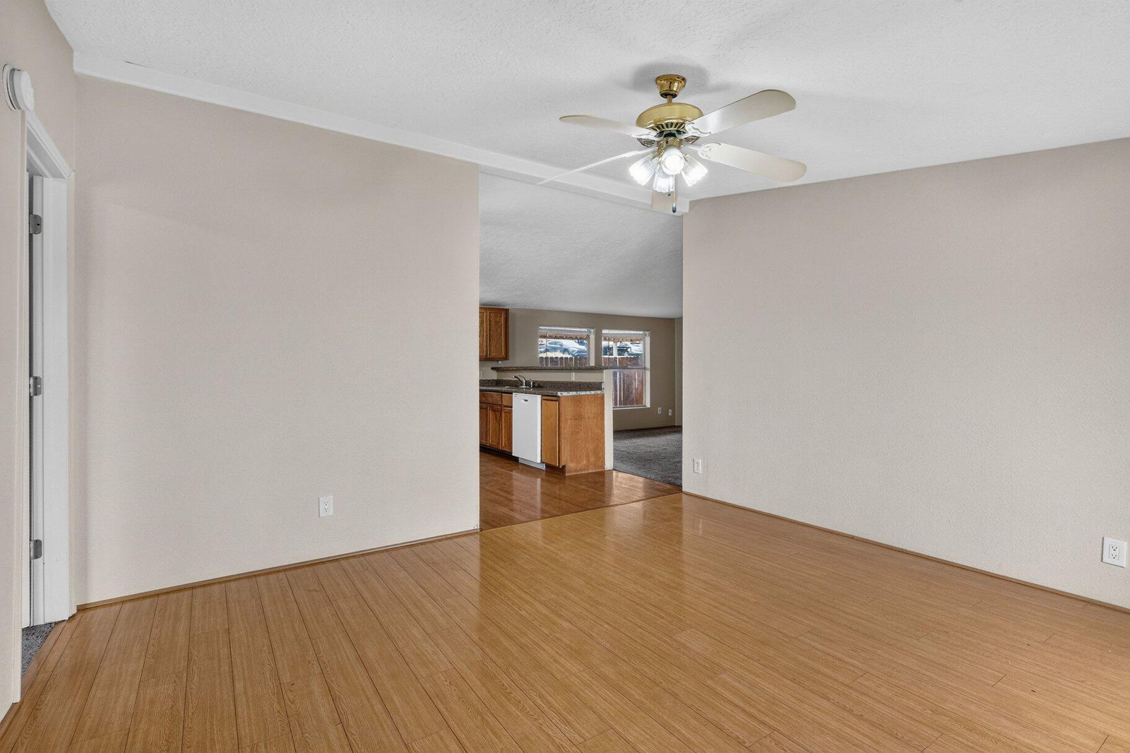 340 E Telegraph ST, Washington, photo 5 of 32