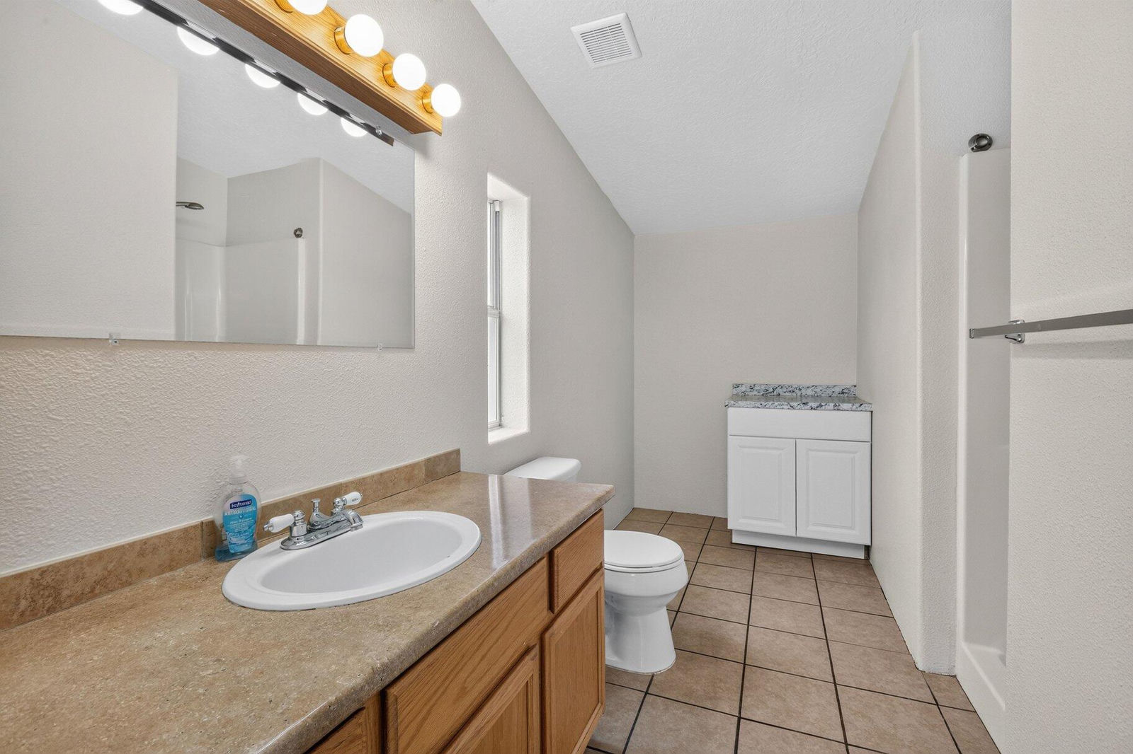340 E Telegraph ST, Washington, photo 9 of 32