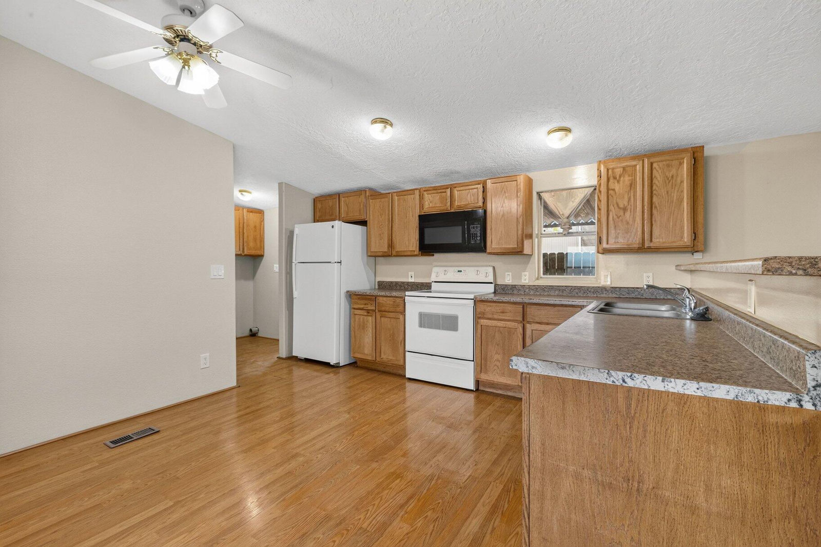 340 E Telegraph ST, Washington, photo 17 of 32