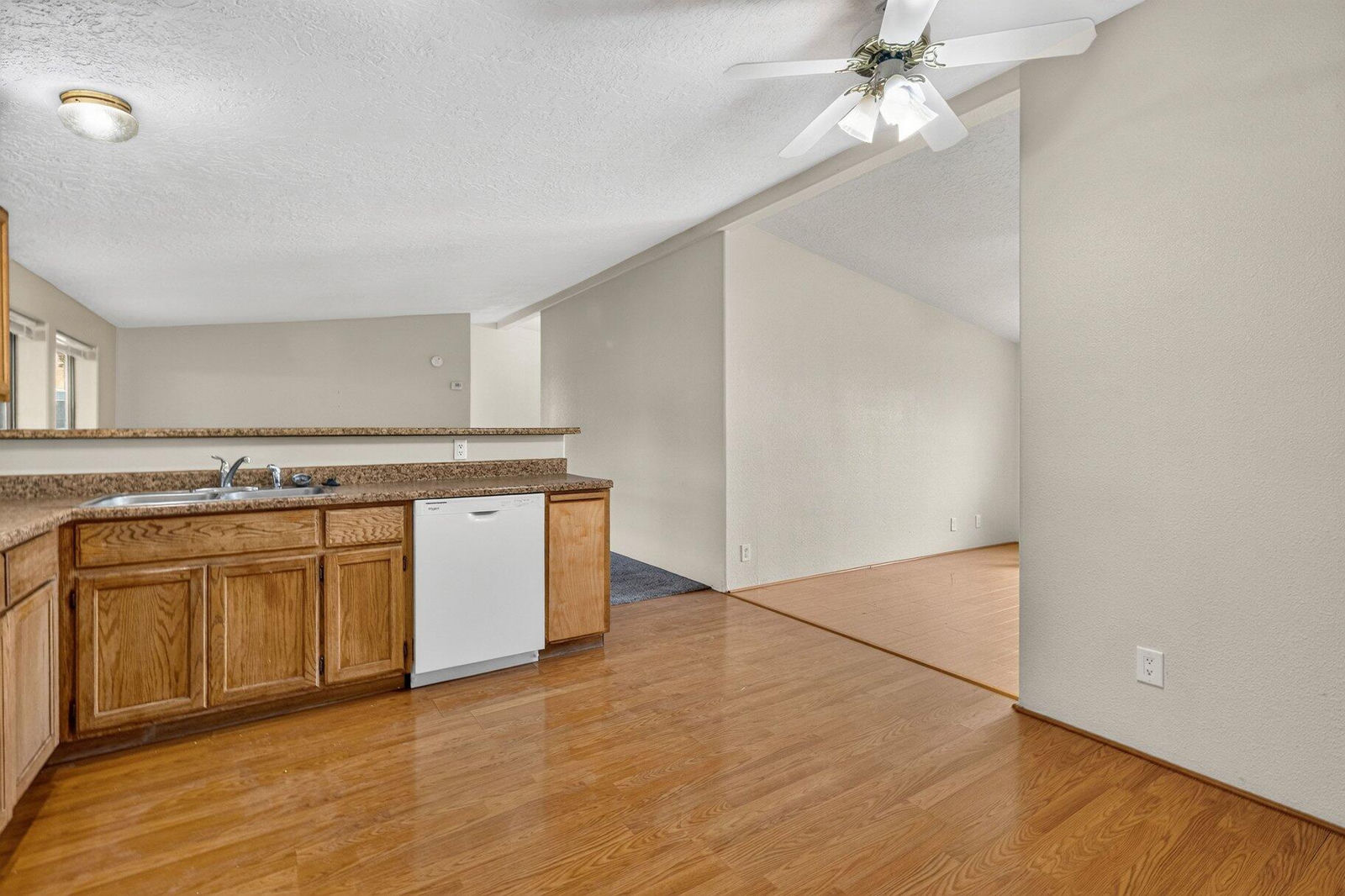 340 E Telegraph ST, Washington, photo 19 of 32