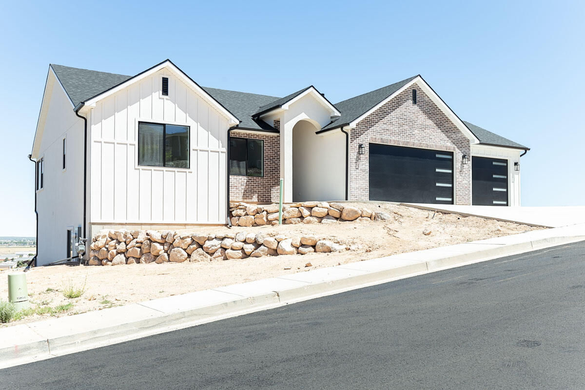 3256 W Kingsbury DR, Cedar City, photo 3 of 26