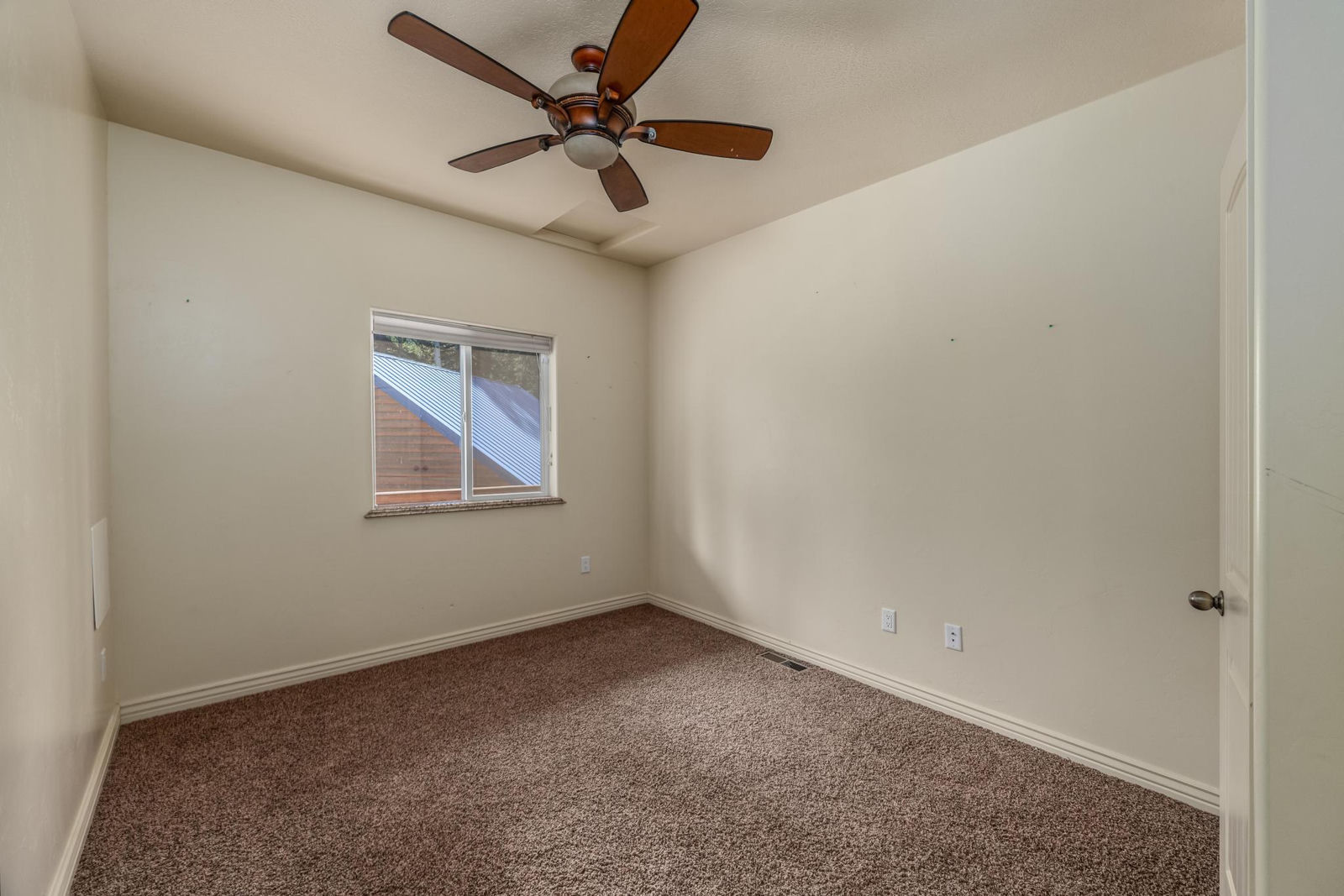 250 Silver Spruce DR, Duck Creek Village, photo 15 of 54