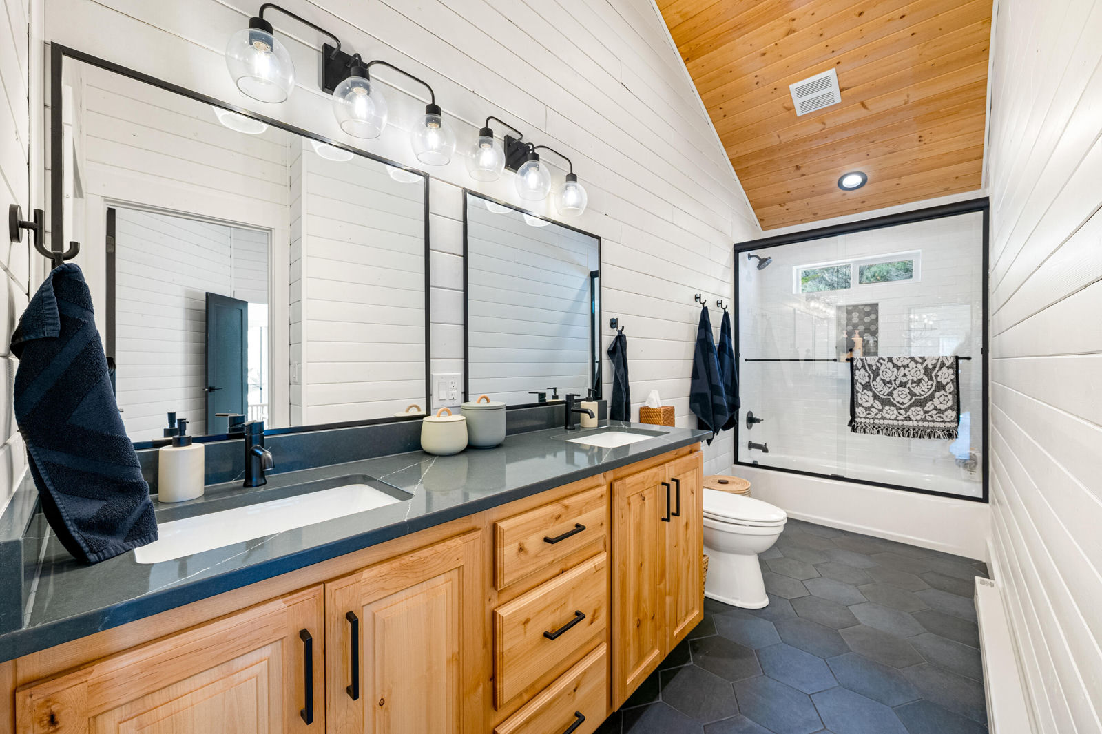 445 N Scenic DR, Panguitch Lake, photo 20 of 47