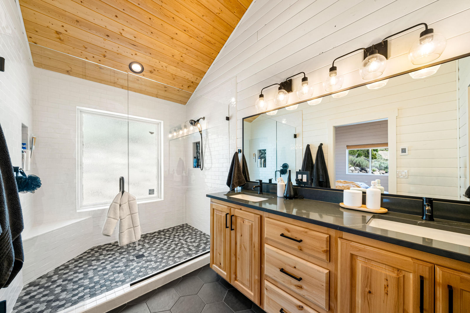 445 N Scenic DR, Panguitch Lake, photo 15 of 47