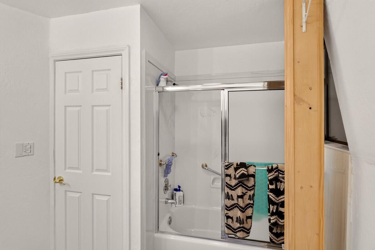 105 S Meadow DR, Mammoth Creek, photo 18 of 50