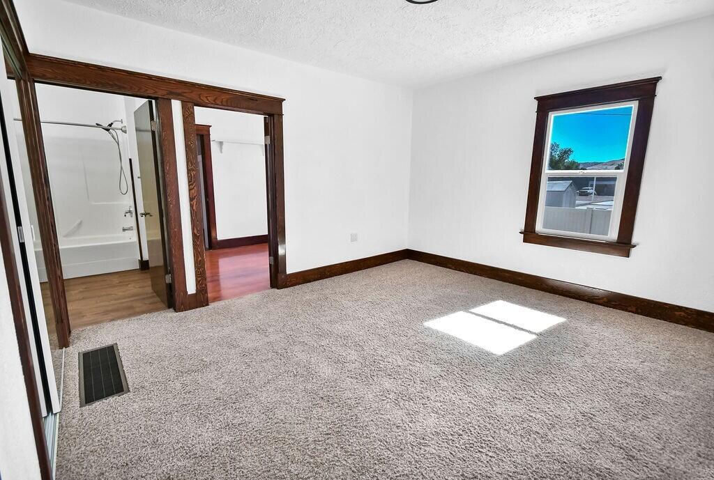 392 W Venice Center ST, Venice, photo 19 of 36