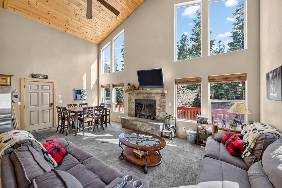 4125 Spring DR, Duck Creek Village, photo 3