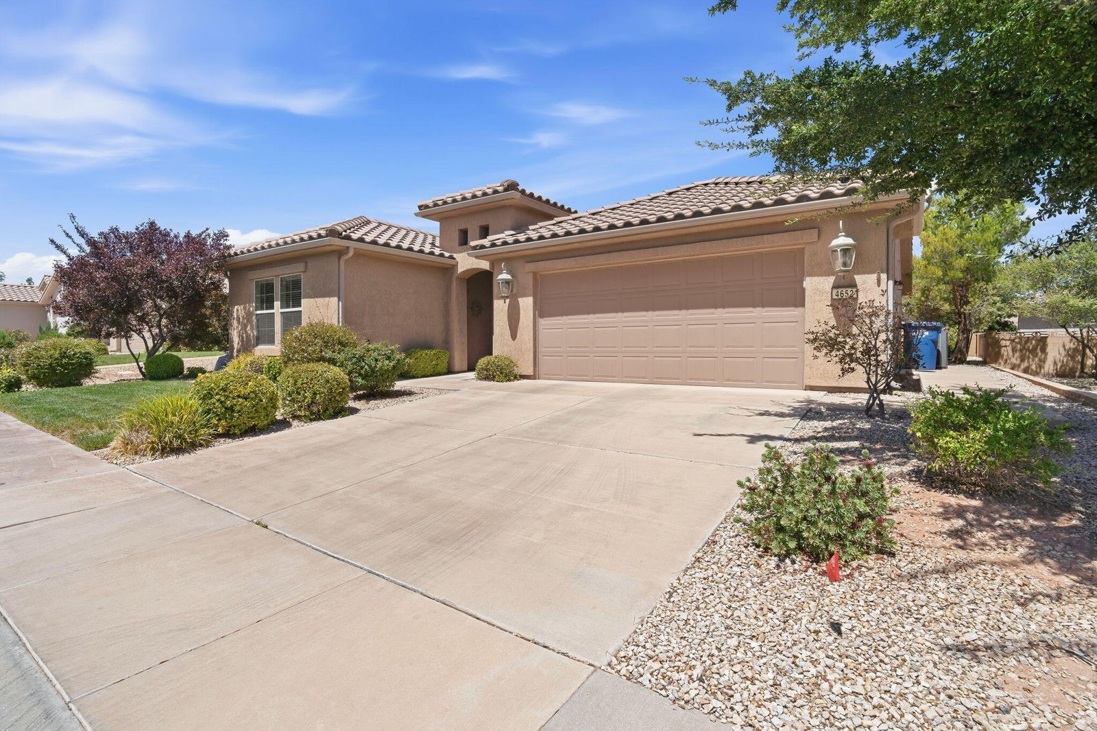 4652 S Medallion DR, St George, photo 2 of 41