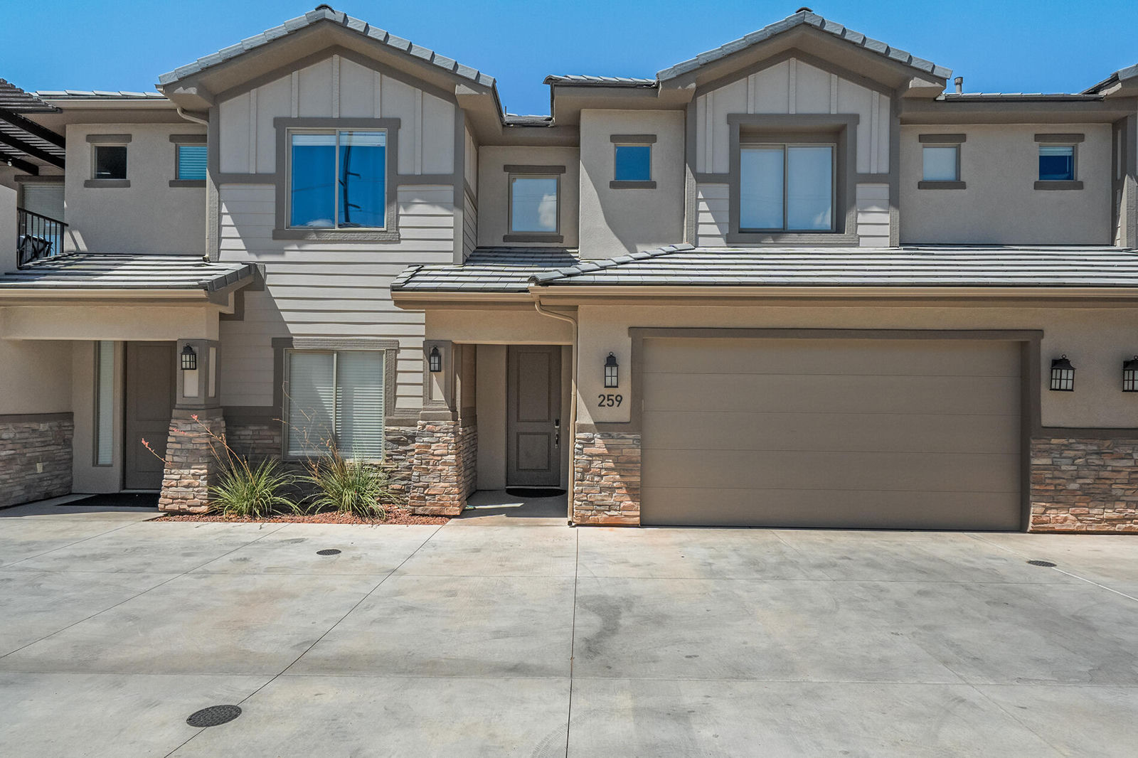 259 N 2020 W, Hurricane, photo 1