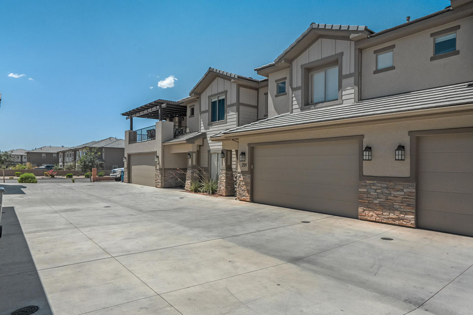 259 N 2020 W, Hurricane, photo 2