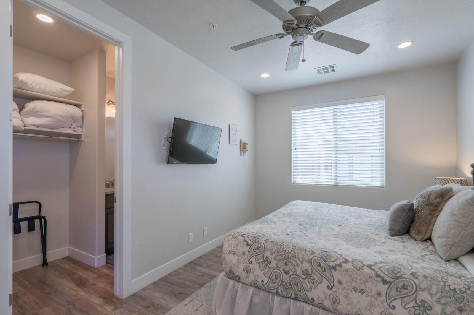 2322 N Park Center DR, 39, Washington, photo 76 of 138
