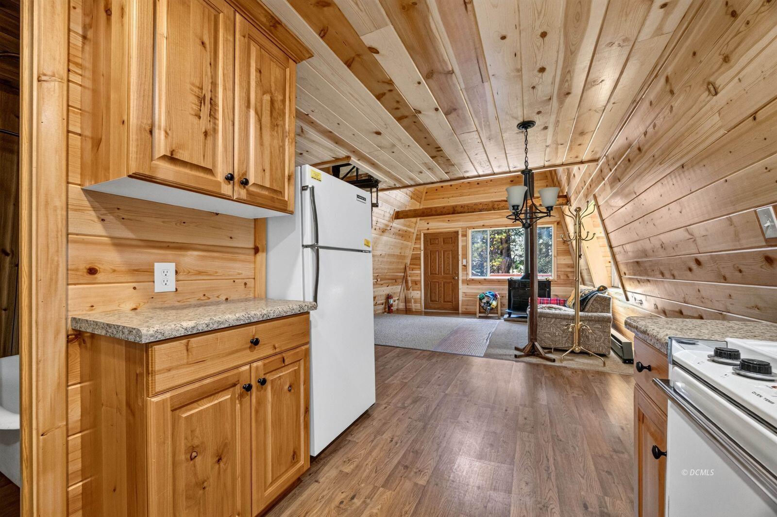 580 Arrowhead Trail, Duck Creek Village, photo 7 of 26