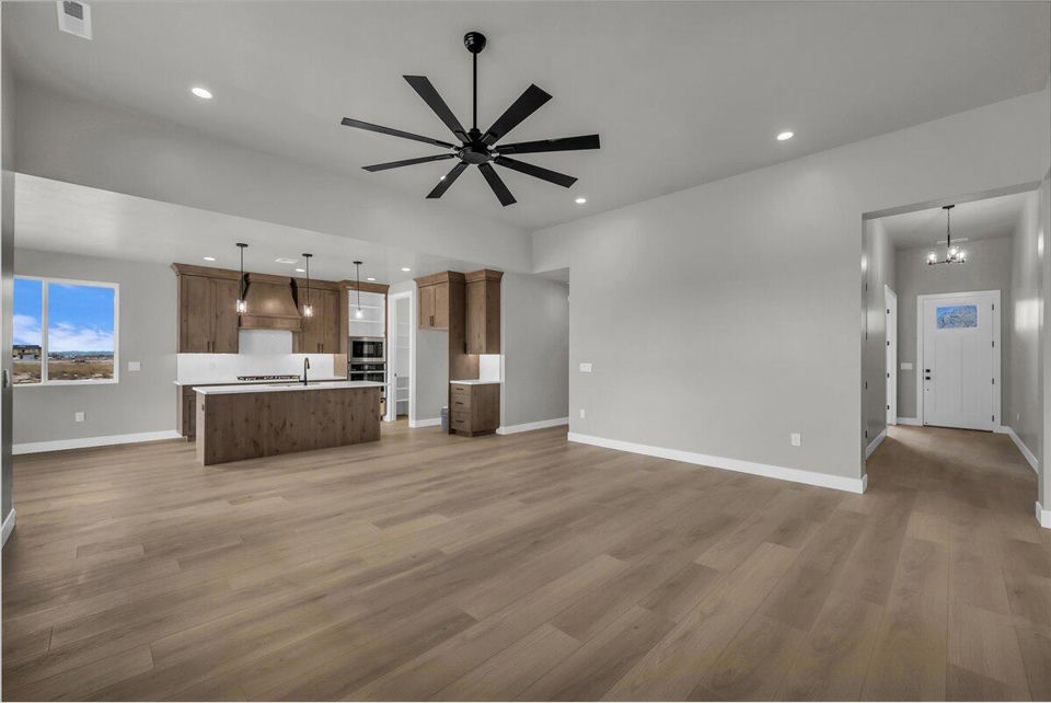 2433 N Locust Street, Cedar City, photo 2