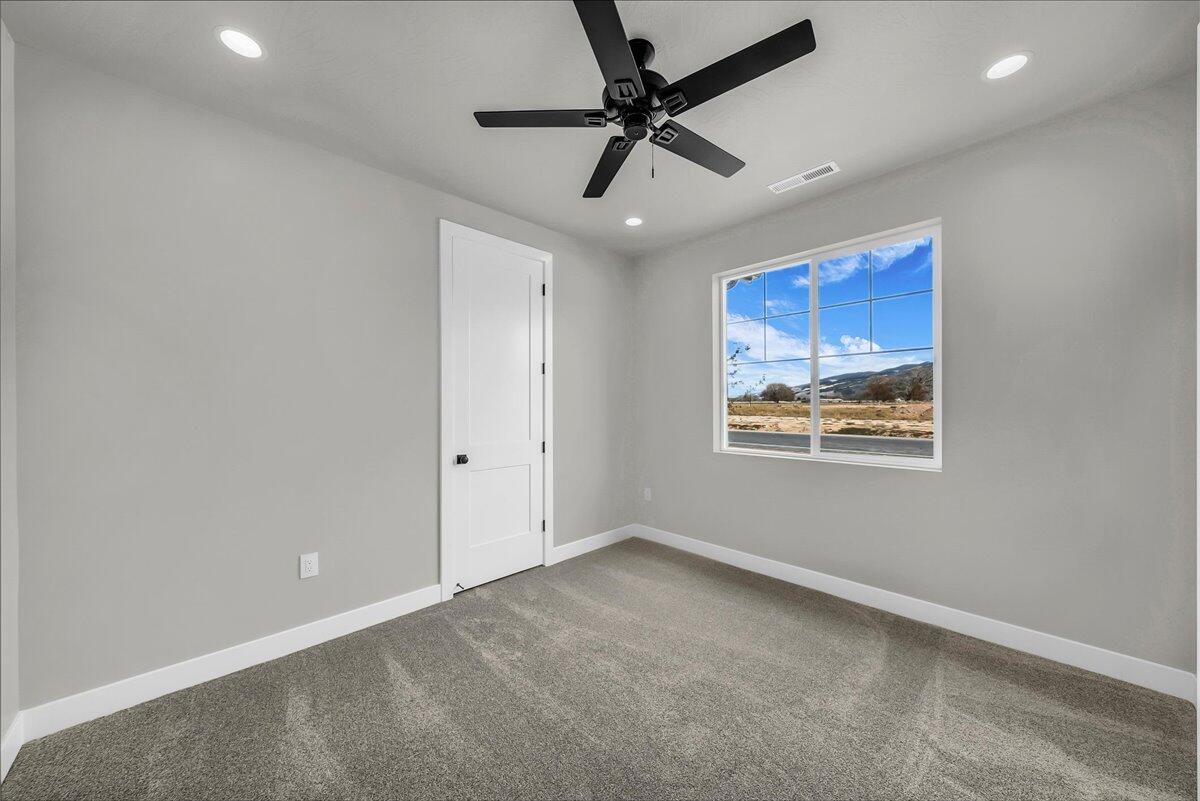 2433 N Locust Street, Cedar City, photo 5 of 16
