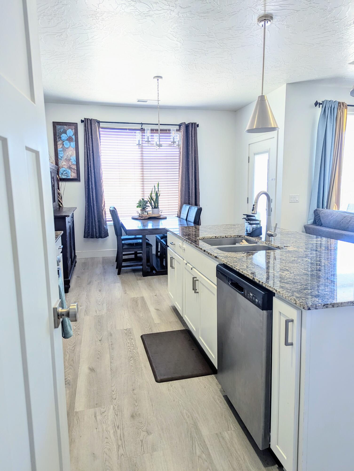 4898 N 10 E, Enoch, photo 8 of 34