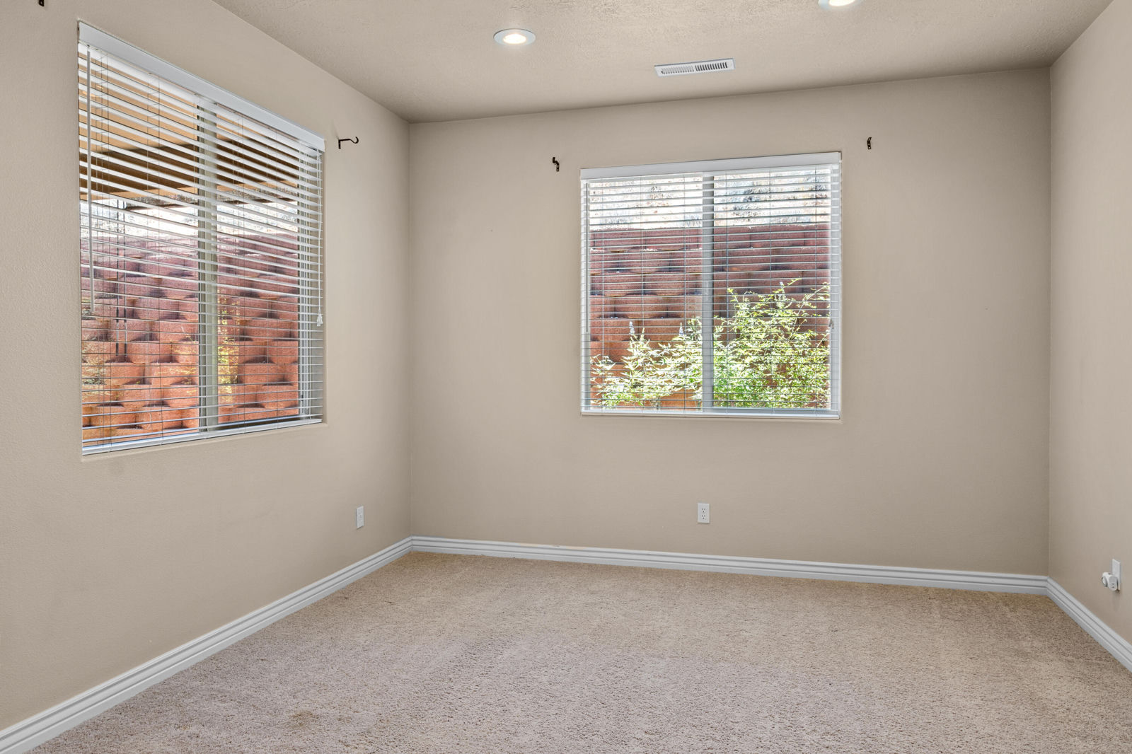 627 N Red Butte DR, Washington, photo 10 of 32