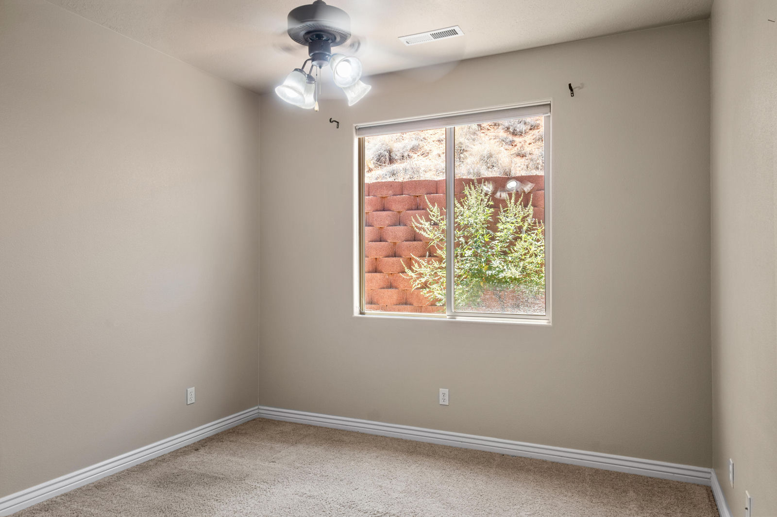 627 N Red Butte DR, Washington, photo 19 of 32