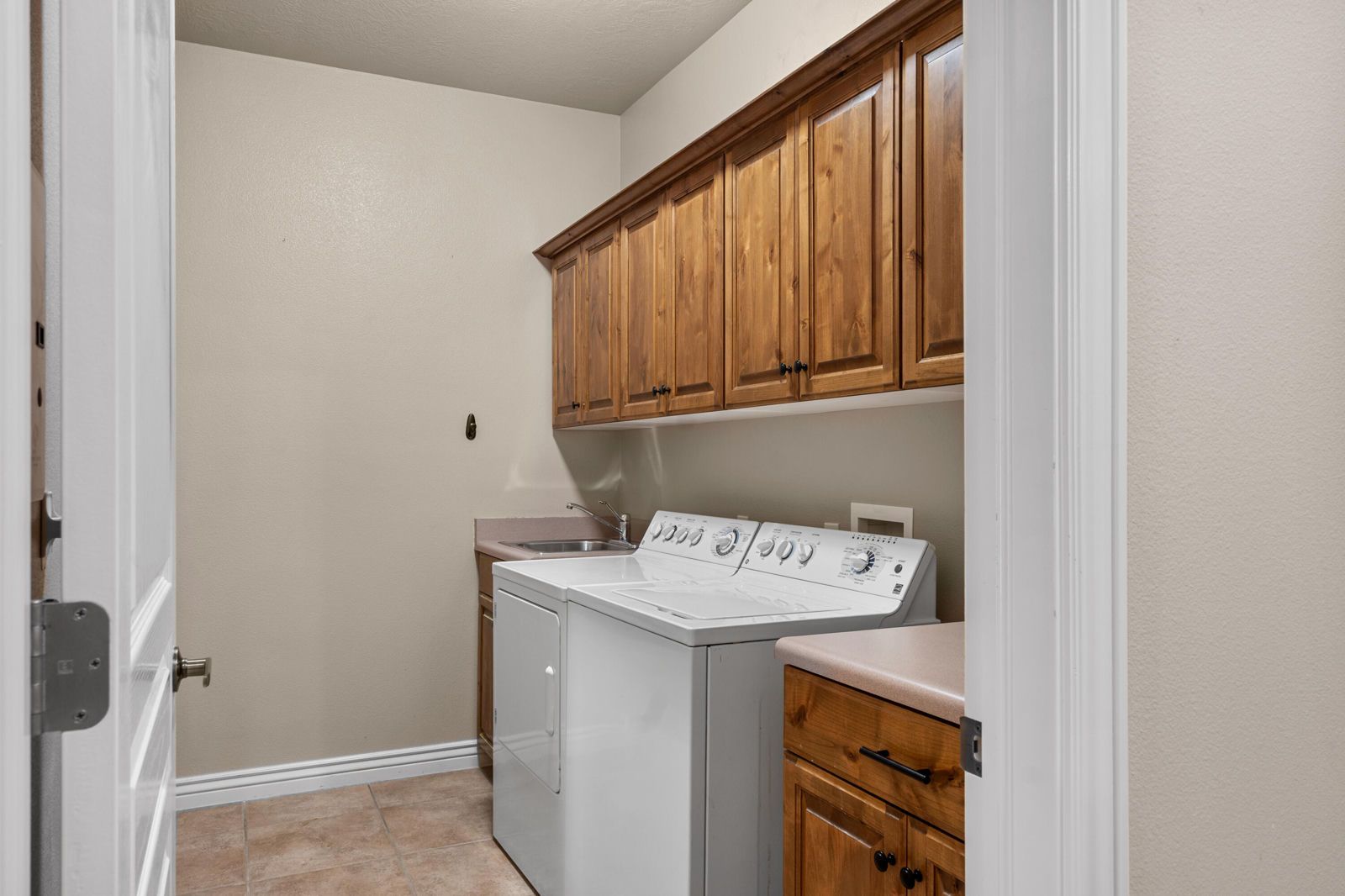 627 N Red Butte DR, Washington, photo 21 of 32